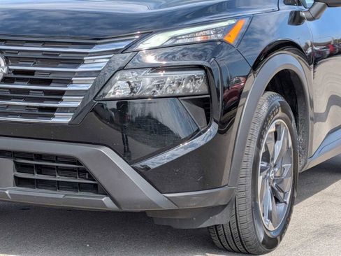 Used 2025 Nissan Rogue SV image 10