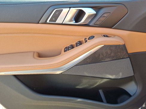 Certified 2025 BMW X5 xDrive40i w/ M Sport Package image 12