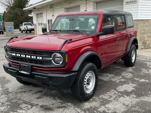 Used 2025 Ford Bronco 4-Door image 3