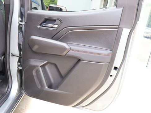 Used 2024 Chevrolet Colorado Z71 w/ Z71 Convenience Package 2 AWD/4WD image 32