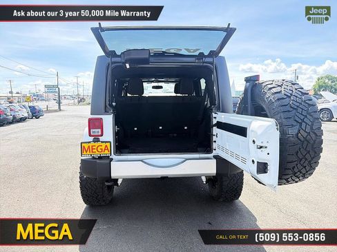 Used 2018 Jeep Wrangler Unlimited Sahara AWD/4WD image 16
