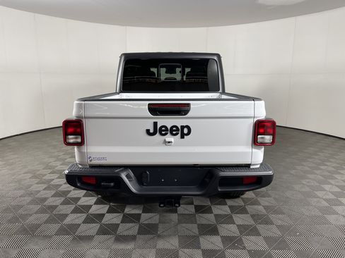 Used 2025 Jeep Gladiator Sport image 4