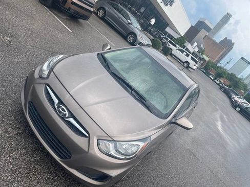 Used 2013 Hyundai Accent GLS FWD image 2