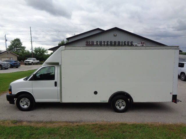 Used 2021 Chevrolet Express 3500 w/ Power Convenience Package RWD image 2