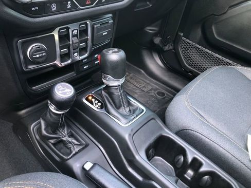 Used 2024 Jeep Wrangler Sport S image 23