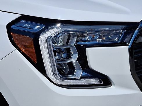 Certified 2023 GMC Terrain SLE w/ Driver Convenience Package FWD image 9