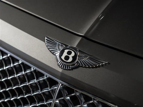 Used 2018 Bentley Bentayga image 14