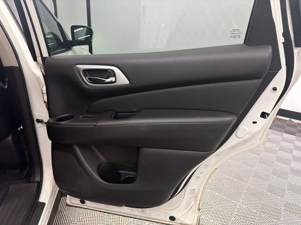 Used 2020 Nissan Pathfinder SL FWD image 18