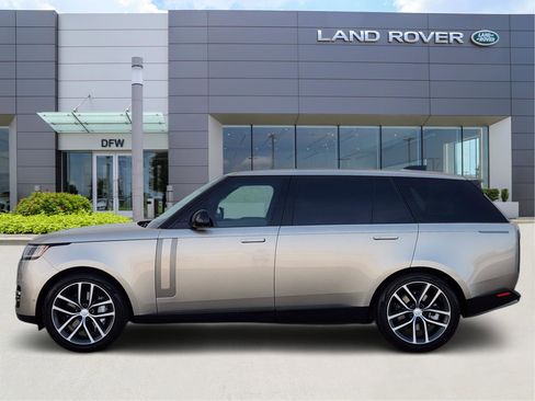Used 2024 Land Rover Range Rover Long Wheelbase SE image 3