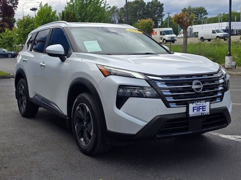 Used 2024 Nissan Rogue SV w/ SV Premium Package FWD image 7