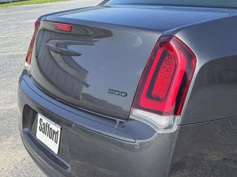 Used 2022 Chrysler 300 Touring w/ Sport Appearance Package RWD image 10