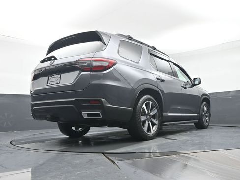 Certified 2023 Honda Pilot Touring image 37