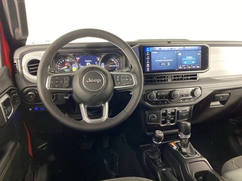 Used 2025 Jeep Wrangler Unlimited Sahara w/ Safety Group AWD/4WD image 37
