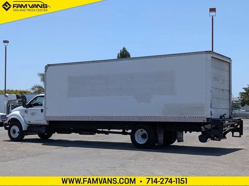 Used 2013 Ford F750 2WD Regular Cab Super Duty image 5