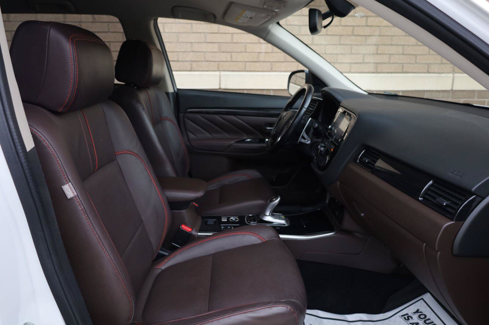 Used 2018 Mitsubishi Outlander GT AWD/4WD image 28