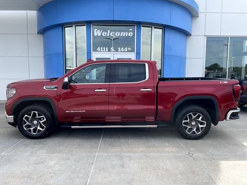 Used 2024 GMC Sierra 1500 SLT w/ SLT Premium Package AWD/4WD image 1