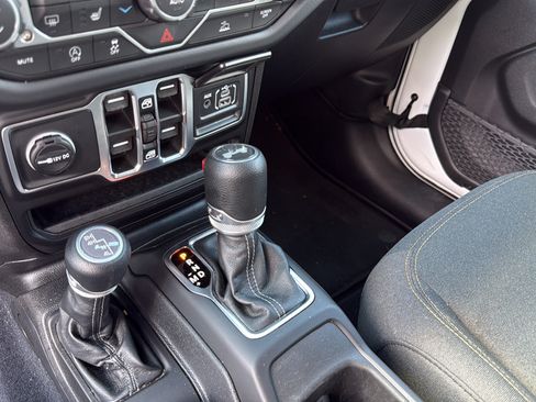 Used 2026 Jeep Wrangler Unlimited Sahara AWD/4WD image 35