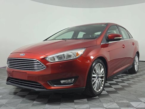 Used 2018 Ford Focus Titanium FWD image 3