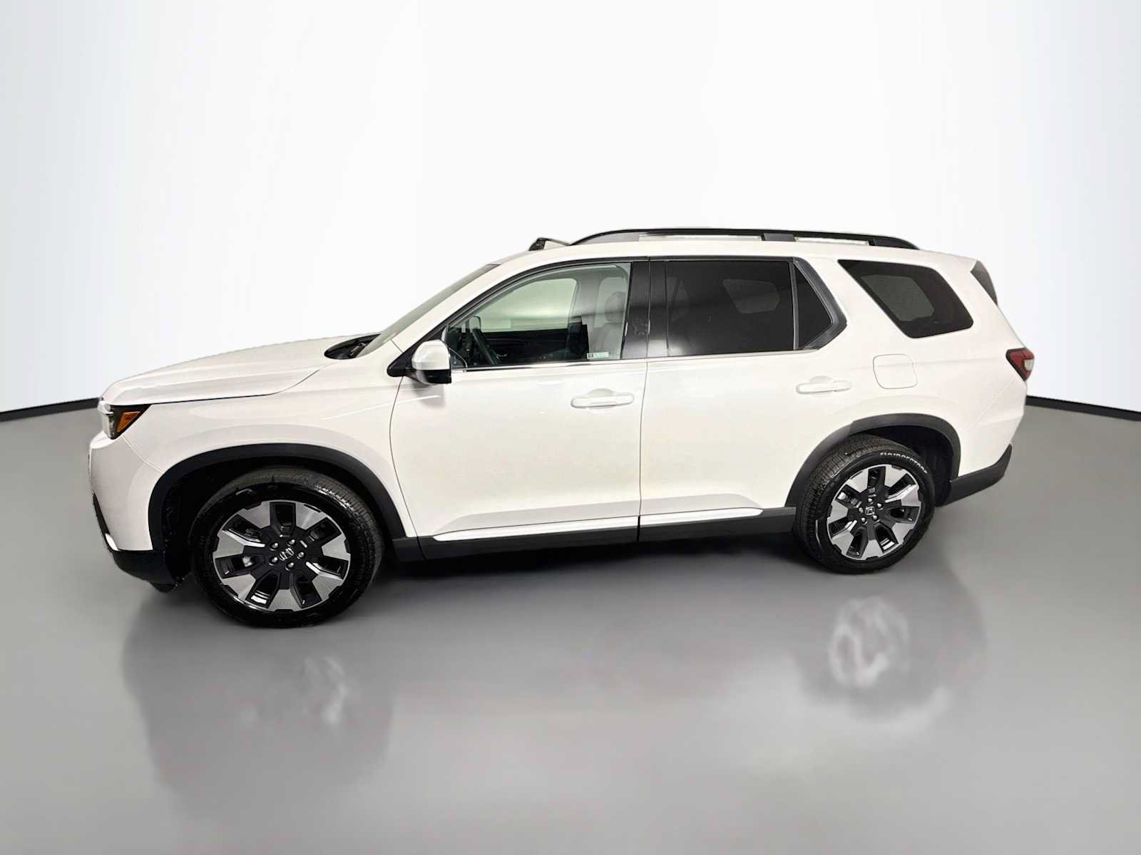 Used 2026 Honda Pilot Touring image 4