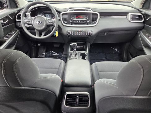 Used 2017 Kia Sorento L FWD image 13