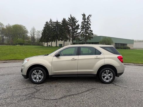 Used 2011 Chevrolet Equinox LS w/ Bluetooth Package FWD image 2