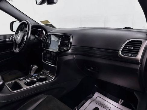 Used 2019 Jeep Grand Cherokee Altitude AWD/4WD image 28