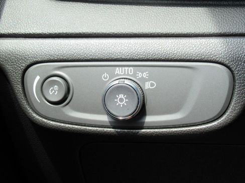 Used 2023 Chevrolet Bolt LT FWD image 21