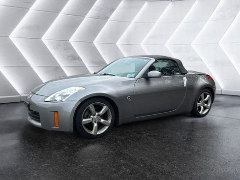 Used 2008 Nissan 350Z Touring image 7