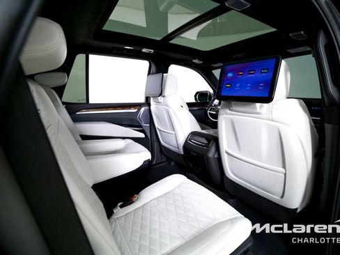 Used 2025 Cadillac Escalade Sport Platinum w/ LPO, ONYX Package AWD/4WD image 27