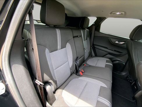 Used 2025 Chevrolet Blazer LT FWD image 18