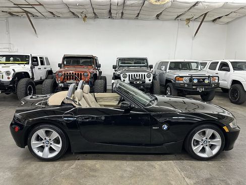 Used 2006 BMW Z4 3.0i RWD image 9