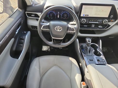 Used 2023 Toyota Highlander Limited image 14
