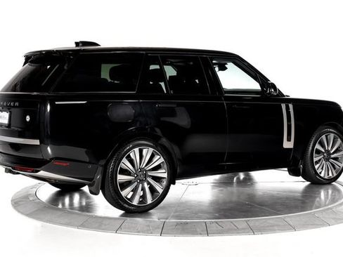 Used 2025 Land Rover Range Rover SV AWD/4WD image 6
