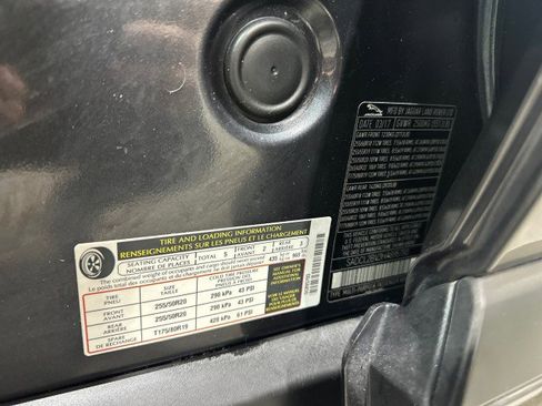 Used 2017 Jaguar F-PACE R-Sport image 42