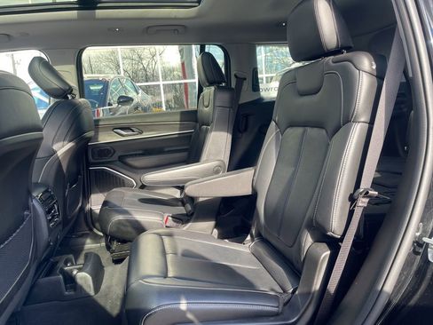 Used 2022 Jeep Grand Cherokee L Limited image 14