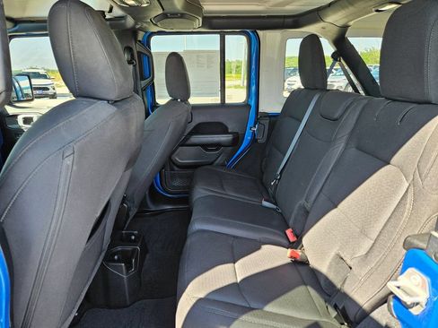 Used 2023 Jeep Wrangler Unlimited Sahara w/ Cold Weather Group AWD/4WD image 26