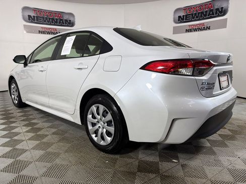 Used 2025 Toyota Corolla LE image 5