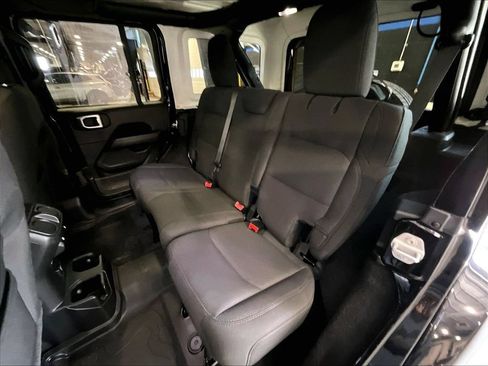 Used 2023 Jeep Wrangler Unlimited Sahara AWD/4WD image 15
