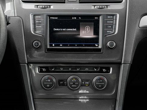 Used 2016 Volkswagen e-Golf SE w/ DC Fast Charging Package image 12