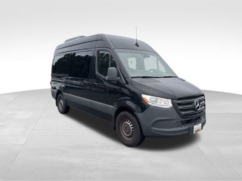 Used 2024 Mercedes-Benz Sprinter 2500 image 3
