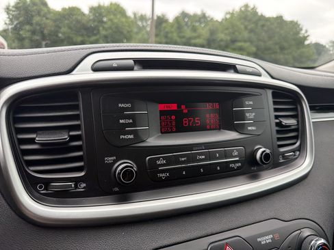 Used 2016 Kia Sorento L FWD image 5
