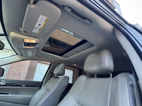 Used 2012 Jeep Grand Cherokee Laredo AWD/4WD image 23