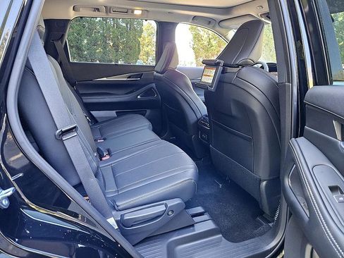 New 2026 INFINITI QX60 Luxe w/ Family Package image 14