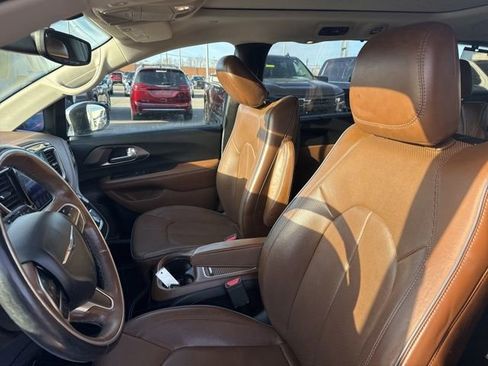 Used 2017 Chrysler Pacifica Limited w/ UConnect Theater Package image 11