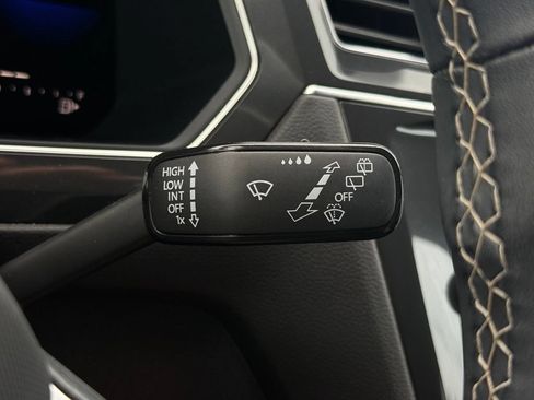 Used 2022 Volkswagen Tiguan SE AWD/4WD image 23