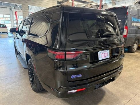 Used 2023 Jeep Wagoneer L Series II AWD/4WD image 30
