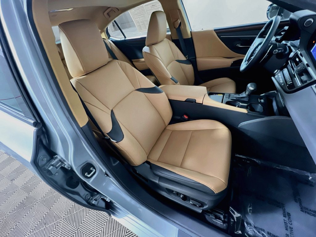 Used 2025 Lexus ES 350 w/ Premium Package FWD image 28