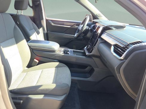 Used 2025 GMC Acadia Elevation image 20