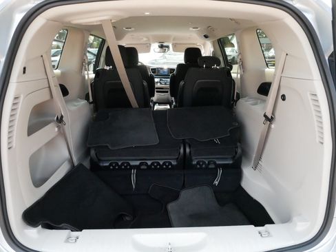 Used 2023 Chrysler Voyager LX FWD image 18