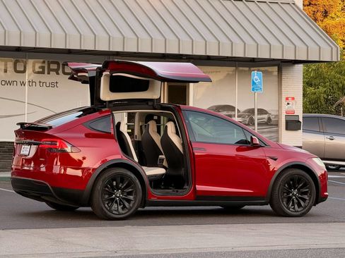 Used 2018 Tesla Model X 100D AWD/4WD image 8